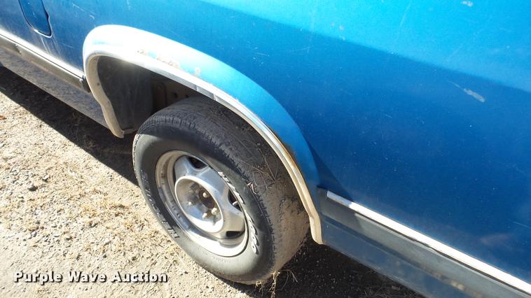 image for item DA2170 1990 Dodge Dakota compact pickup truck