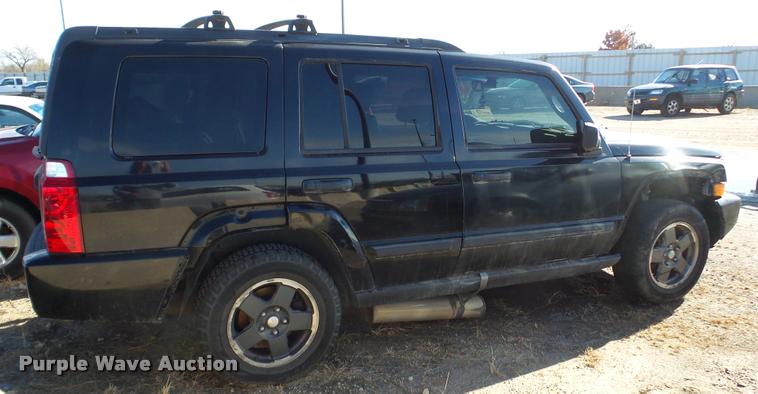 image for item DA2172 2006 Jeep Commander SUV