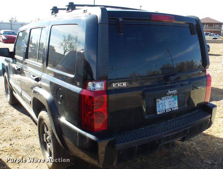 image for item DA2172 2006 Jeep Commander SUV