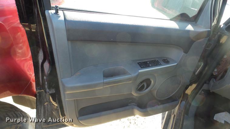 image for item DA2172 2006 Jeep Commander SUV