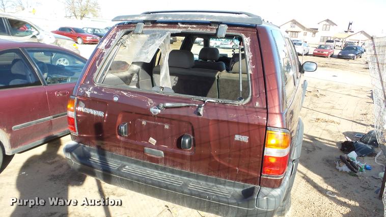 image for item DA2182 1997 Nissan Pathfinder SUV