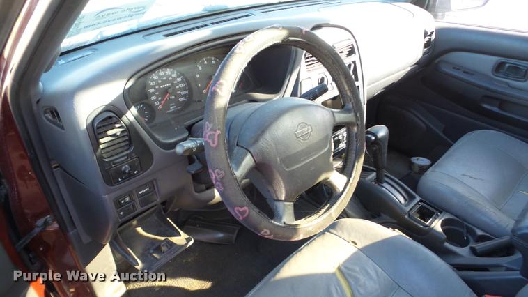 image for item DA2182 1997 Nissan Pathfinder SUV