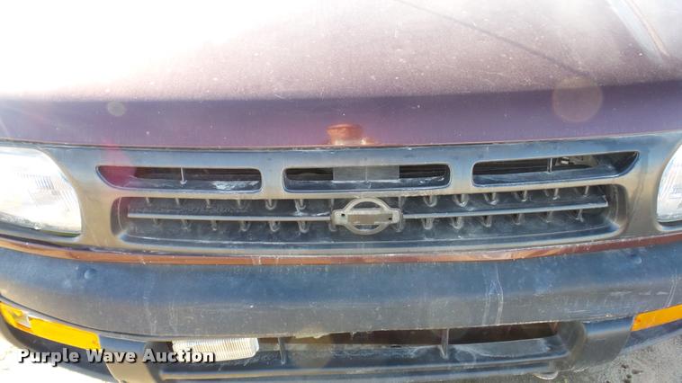 image for item DA2182 1997 Nissan Pathfinder SUV