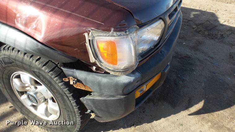 image for item DA2182 1997 Nissan Pathfinder SUV