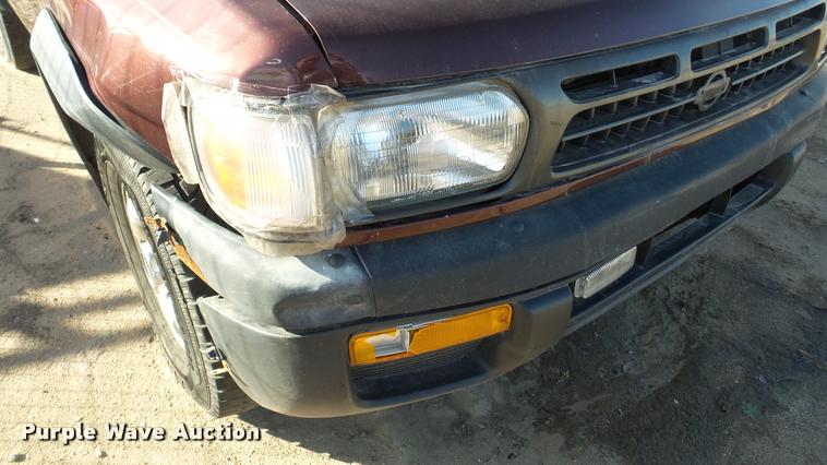 image for item DA2182 1997 Nissan Pathfinder SUV