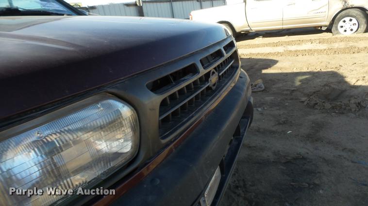 image for item DA2182 1997 Nissan Pathfinder SUV