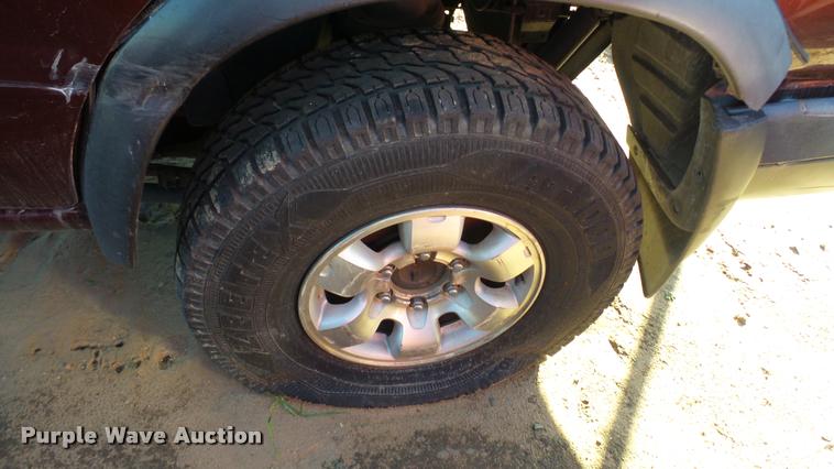 image for item DA2182 1997 Nissan Pathfinder SUV