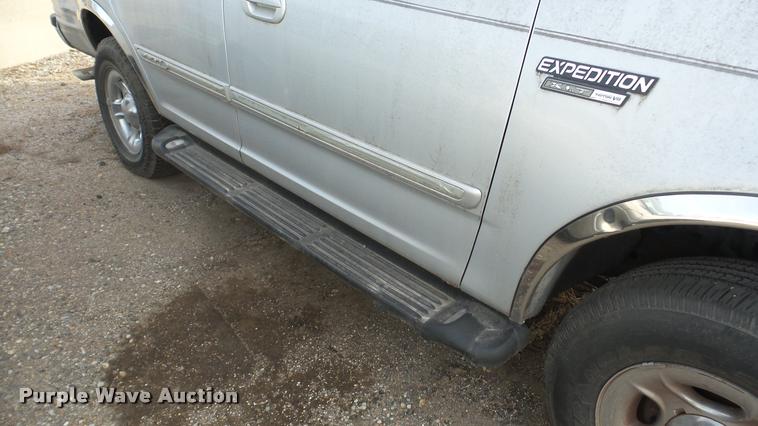 image for item DA2200 1999 Ford Expedition SUV