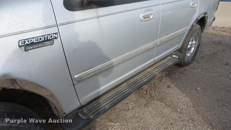image for item DA2200 1999 Ford Expedition SUV