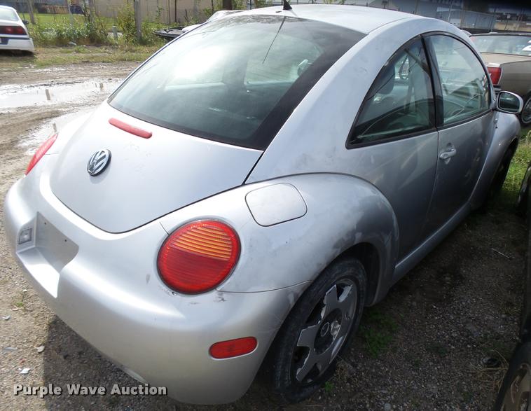 image for item L3318 2001 Volkswagen New Beetle