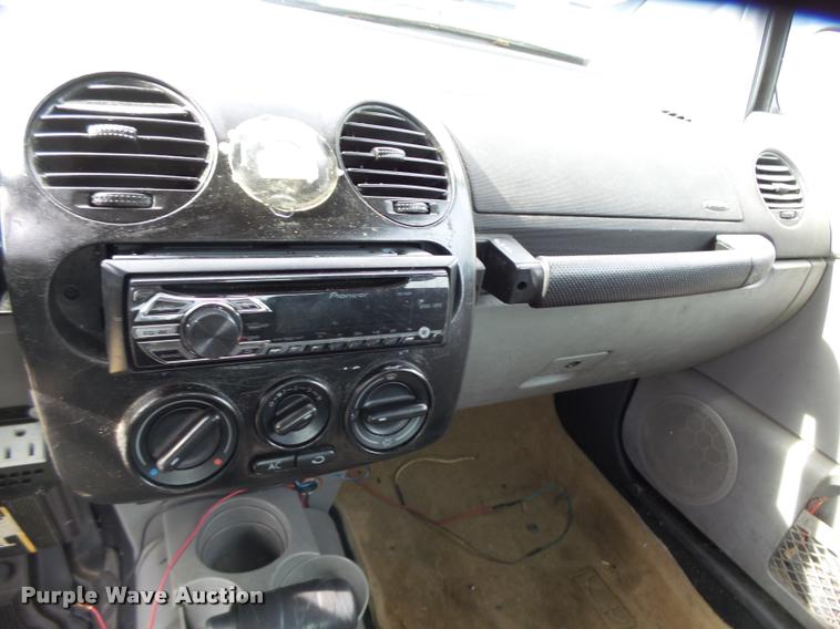 image for item L3318 2001 Volkswagen New Beetle