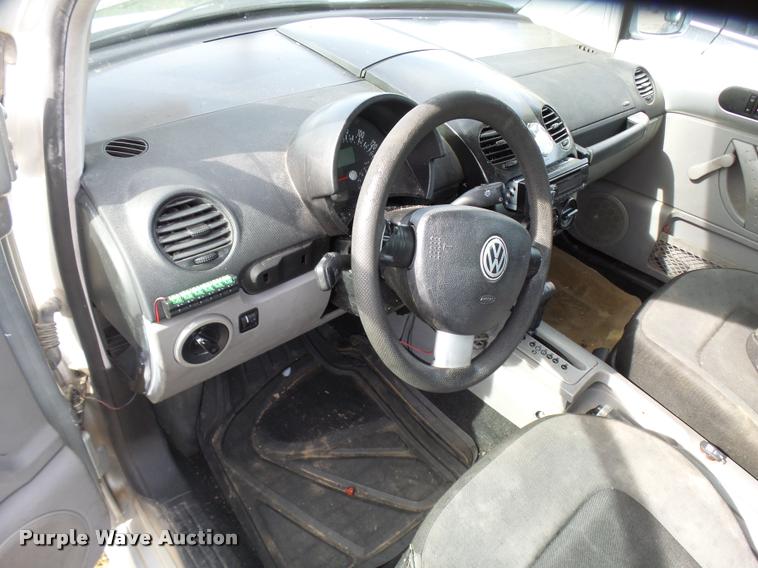 image for item L3318 2001 Volkswagen New Beetle