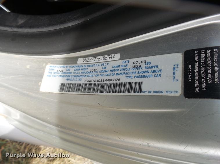 image for item L3318 2001 Volkswagen New Beetle