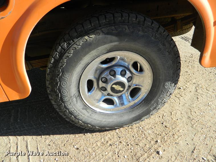 image for item BK9307 1999 Chevrolet 2500 utility truck