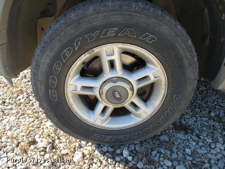 image for item DA2502 2002 Ford Explorer SUV