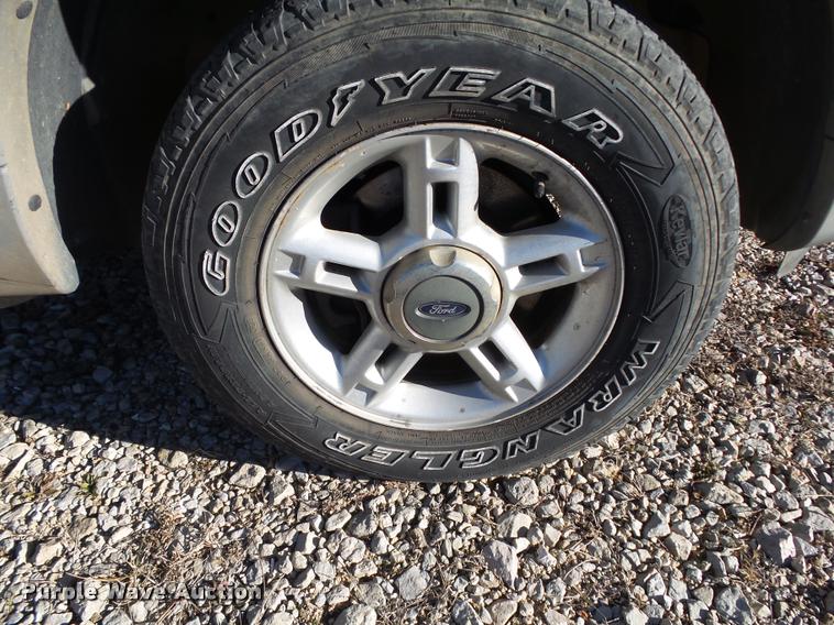 image for item DA2502 2002 Ford Explorer SUV