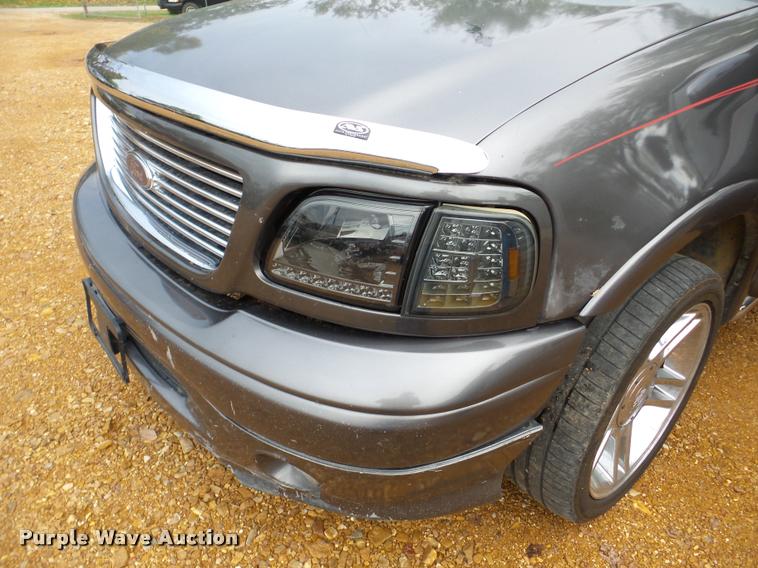 image for item DA2999 2002 Ford F150 Harley Davidson SuperCrew pickup truck