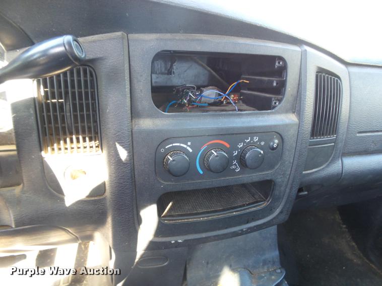 image for item DA4678 2004 Dodge Ram 1500 Quad Cab pickup truck