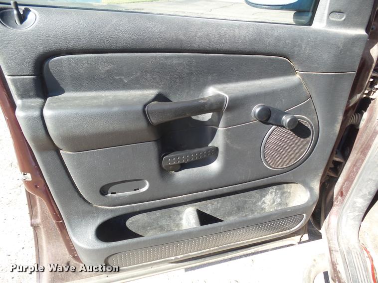 image for item DA4678 2004 Dodge Ram 1500 Quad Cab pickup truck