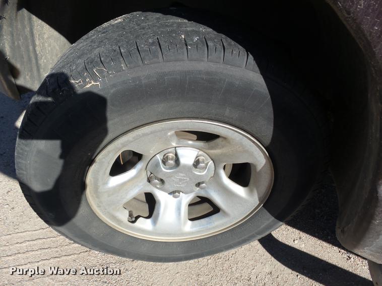 image for item DA4678 2004 Dodge Ram 1500 Quad Cab pickup truck