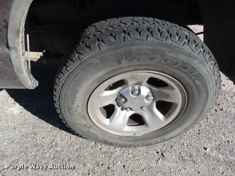 image for item DA4678 2004 Dodge Ram 1500 Quad Cab pickup truck