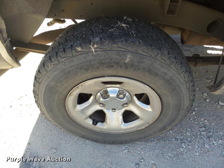 image for item DA4678 2004 Dodge Ram 1500 Quad Cab pickup truck