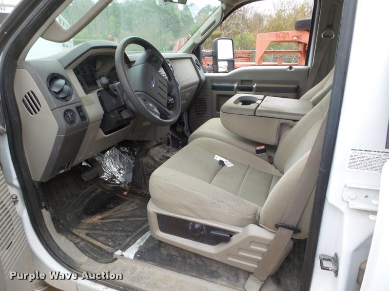 image for item DA5179 2008 Ford F550 Crew Cab truck cab and chassis