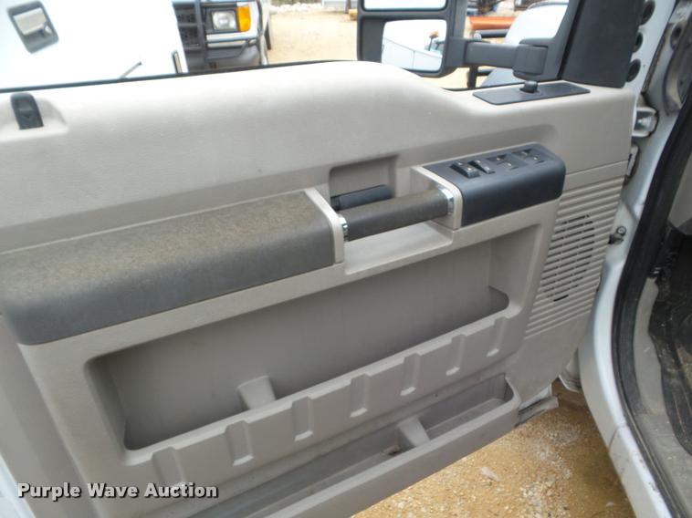 image for item DA5179 2008 Ford F550 Crew Cab truck cab and chassis