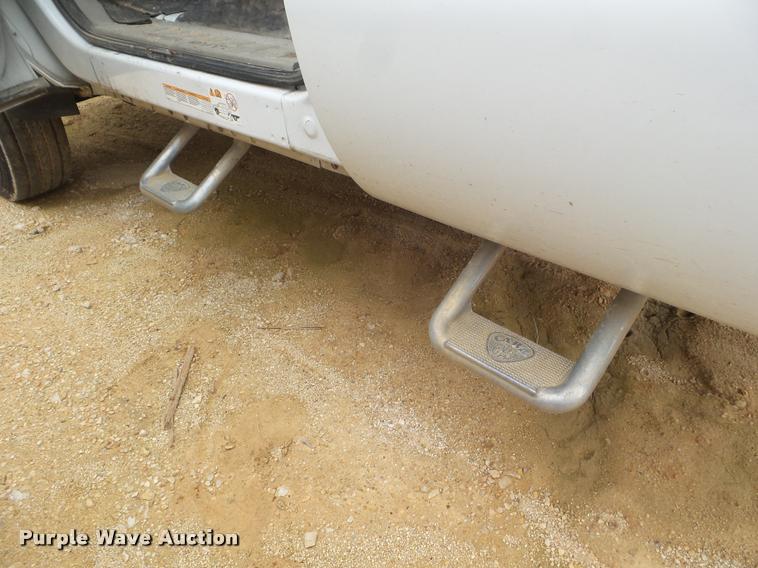 image for item DA5179 2008 Ford F550 Crew Cab truck cab and chassis