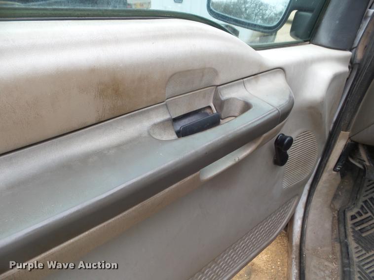 image for item DA5182 2004 Ford F250 Super Duty pickup truck