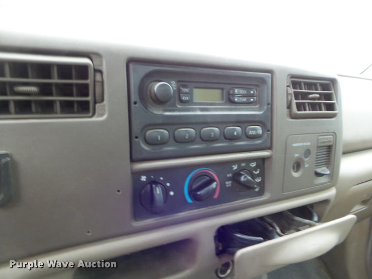 image for item DA5182 2004 Ford F250 Super Duty pickup truck