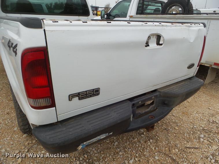 image for item DA5182 2004 Ford F250 Super Duty pickup truck