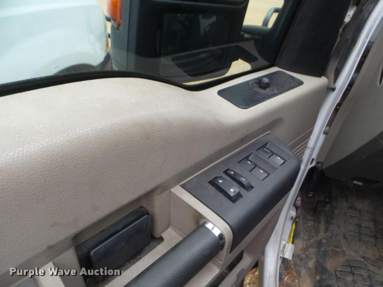 image for item DA5185 2009 Ford F550 Crew Cab truck cab and chassis