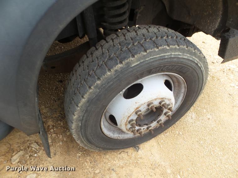 image for item DA5185 2009 Ford F550 Crew Cab truck cab and chassis