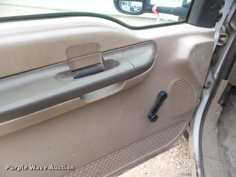 image for item DA5187 2001 Ford F550 flatbed truck