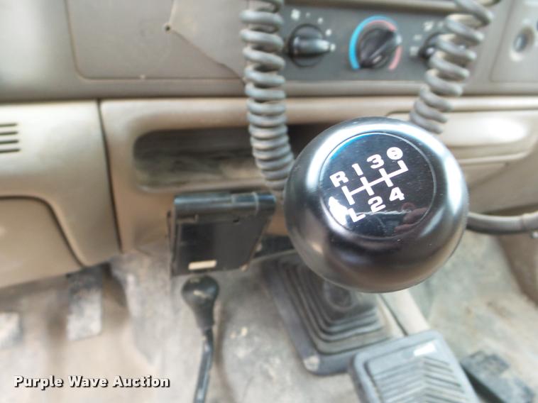 image for item DA5187 2001 Ford F550 flatbed truck