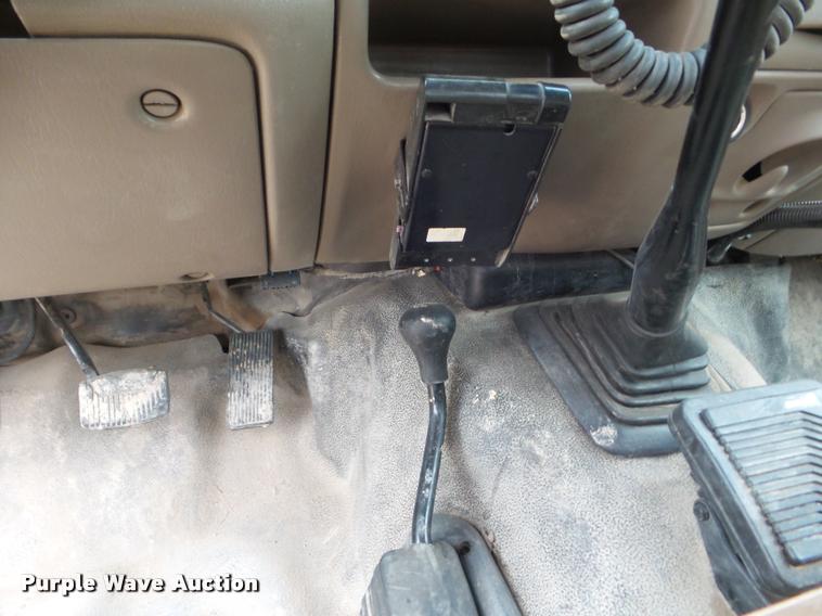 image for item DA5187 2001 Ford F550 flatbed truck