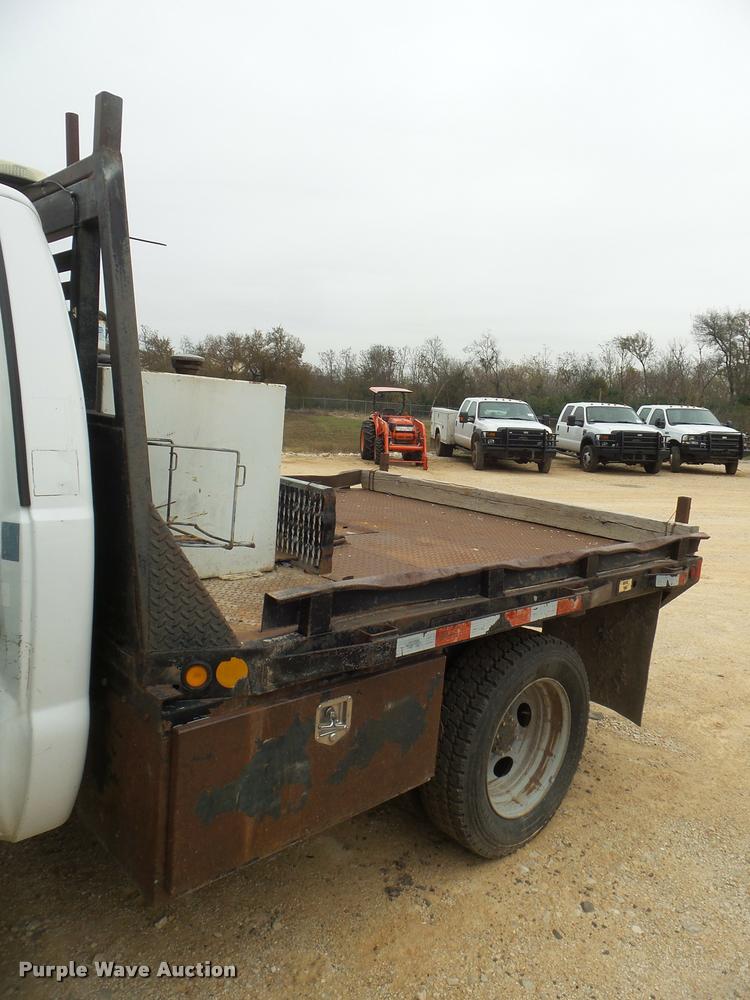 image for item DA5187 2001 Ford F550 flatbed truck
