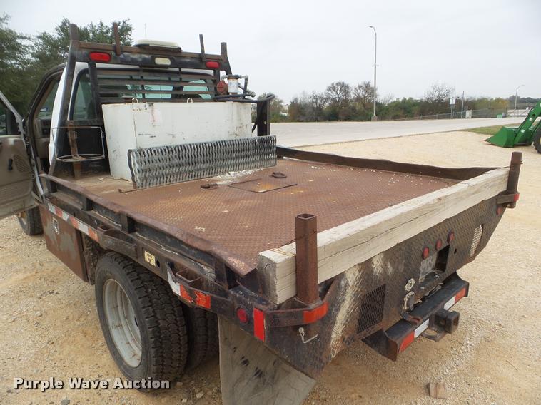 image for item DA5187 2001 Ford F550 flatbed truck