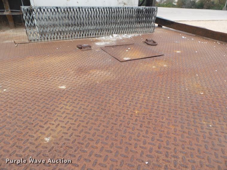 image for item DA5187 2001 Ford F550 flatbed truck