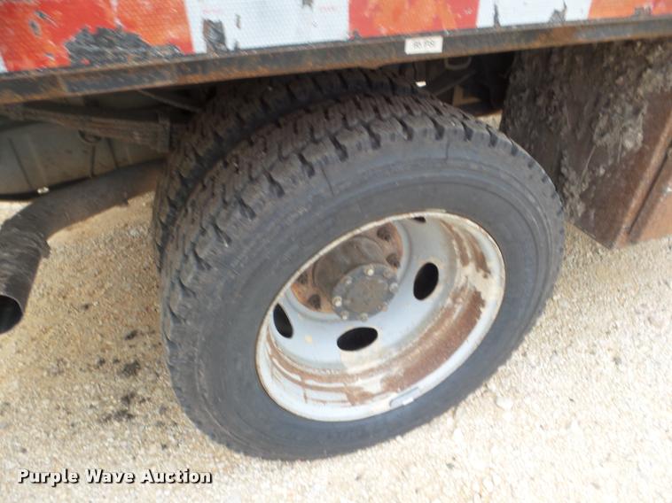 image for item DA5187 2001 Ford F550 flatbed truck