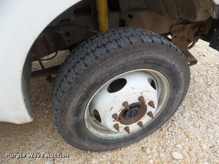 image for item DA5187 2001 Ford F550 flatbed truck