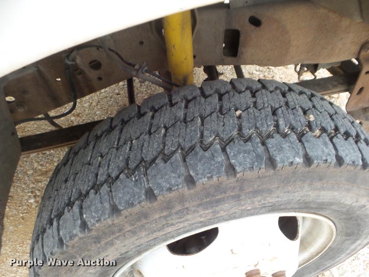 image for item DA5187 2001 Ford F550 flatbed truck