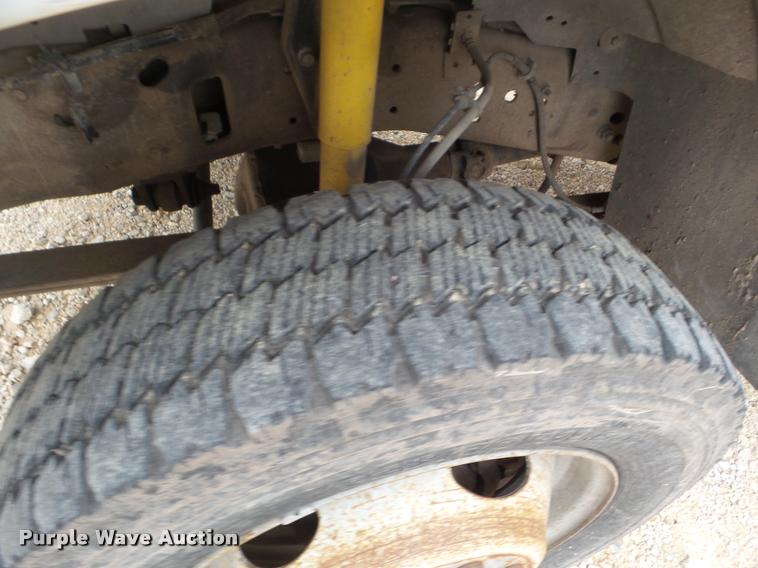 image for item DA5187 2001 Ford F550 flatbed truck