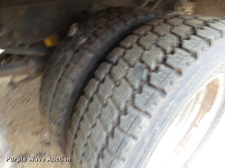 image for item DA5187 2001 Ford F550 flatbed truck