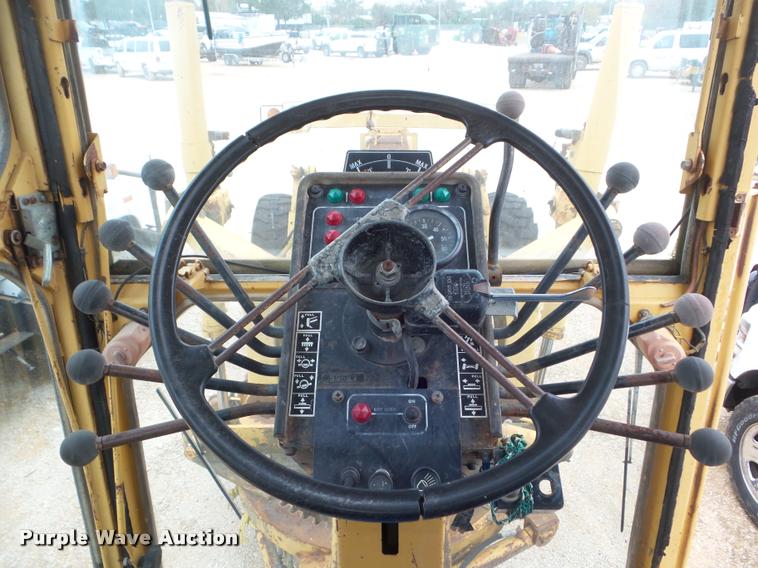 image for item DA5194 1987 Mitsubishi MG400 motor grader