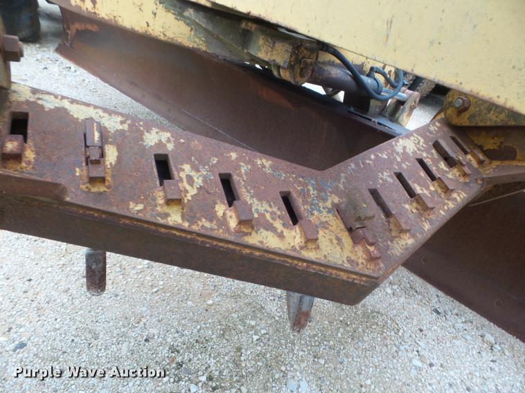 image for item DA5194 1987 Mitsubishi MG400 motor grader