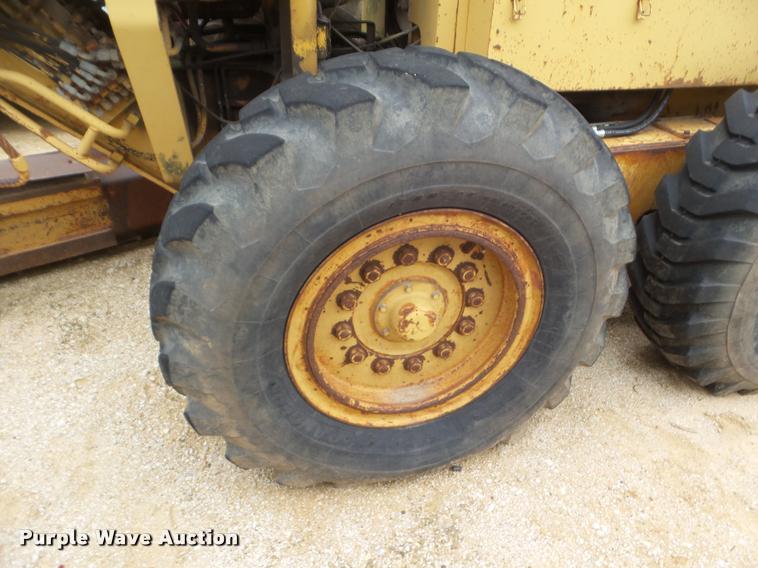 image for item DA5194 1987 Mitsubishi MG400 motor grader