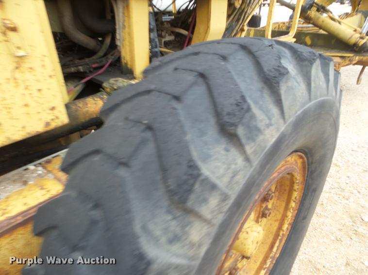 image for item DA5194 1987 Mitsubishi MG400 motor grader