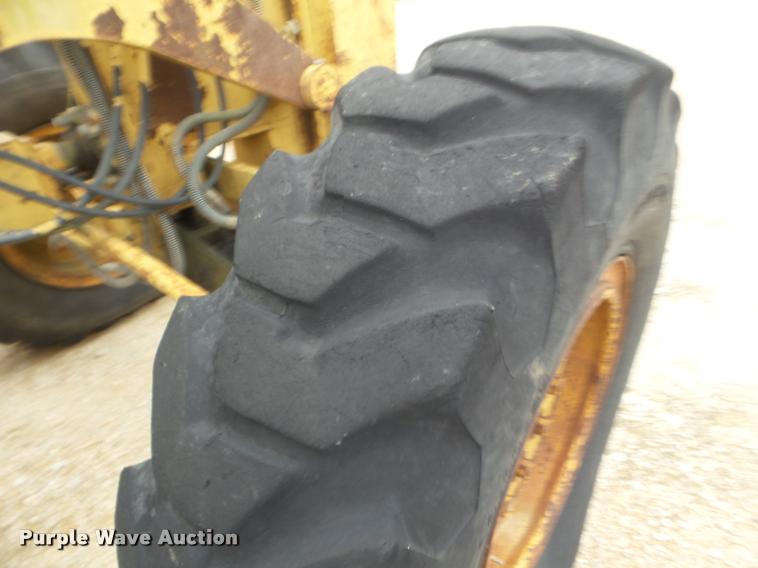 image for item DA5194 1987 Mitsubishi MG400 motor grader